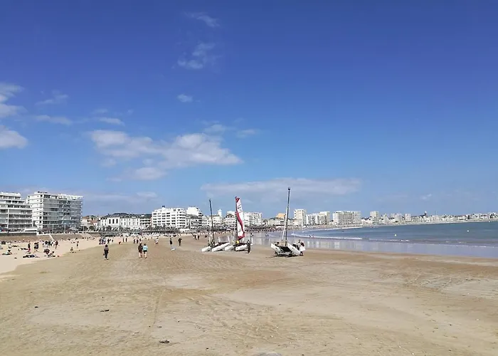 Maison Sablaise Situee Entre Port Et *