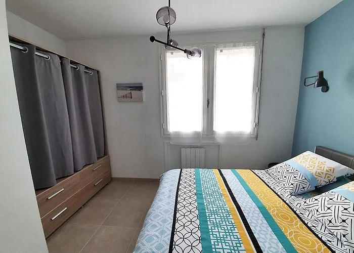 Maison Sablaise Situee Entre Port Et